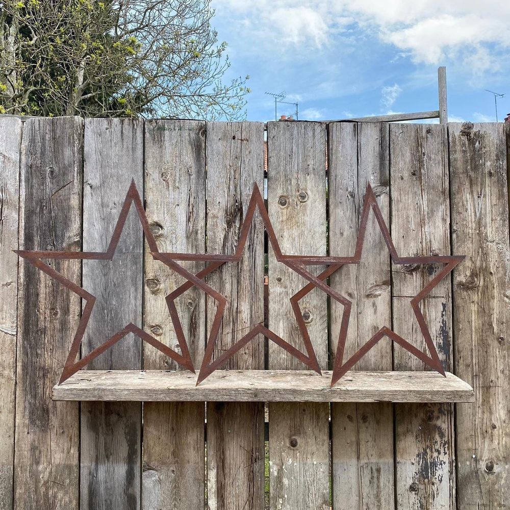 Rusty Star Metal Decoration outside view