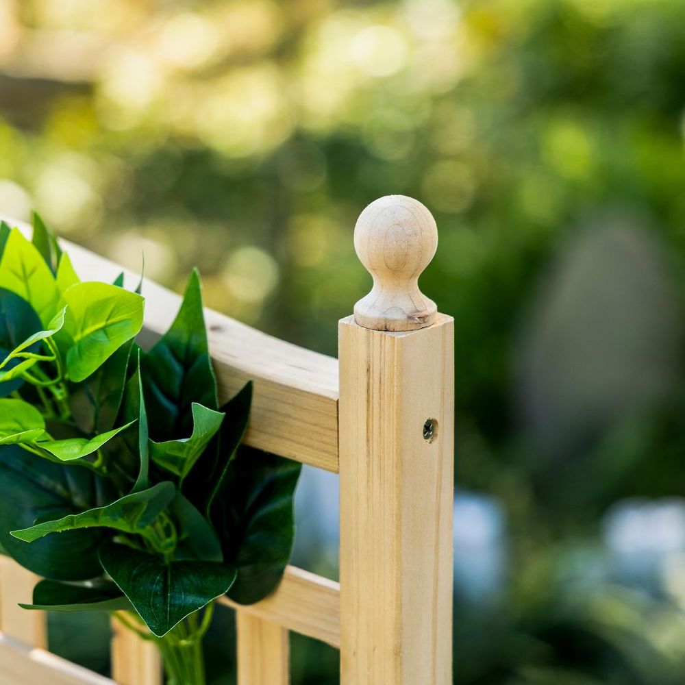 Garden Planter with Trellis