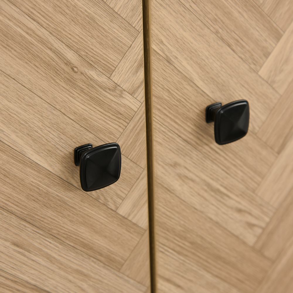 Herringbone Double Wardrobe hardware view